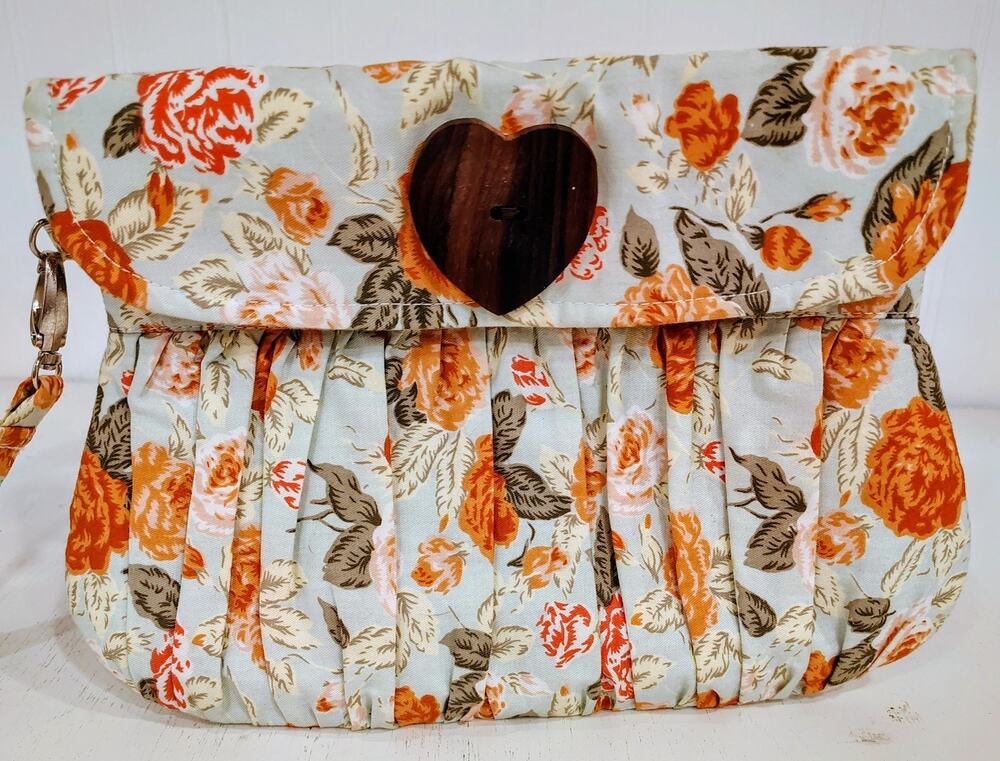 NEW Handmade Floral Pleated Fabric Wristlet Makeup Clutch